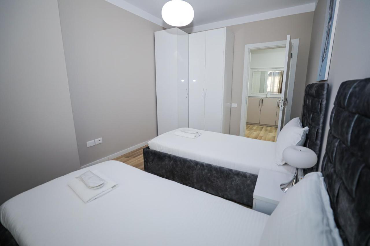 Miku Apartment -Outstanding Apartment At Taiwan Tirana Exterior foto
