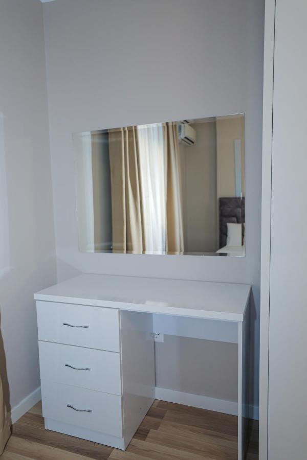 Miku Apartment -Outstanding Apartment At Taiwan Tirana Exterior foto