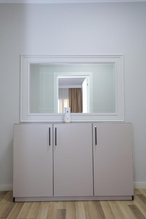 Miku Apartment -Outstanding Apartment At Taiwan Tirana Exterior foto